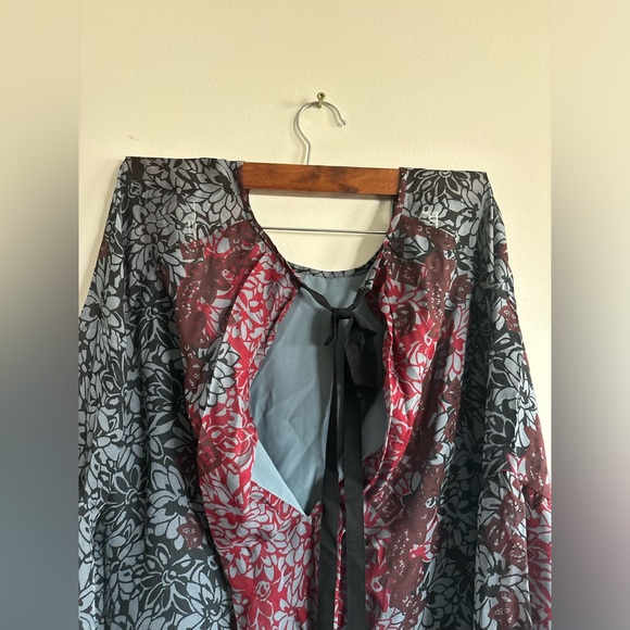 Cinq a Sept silk floral long sleeve top color burgundy and‎ black size S - Picture 6 of 7